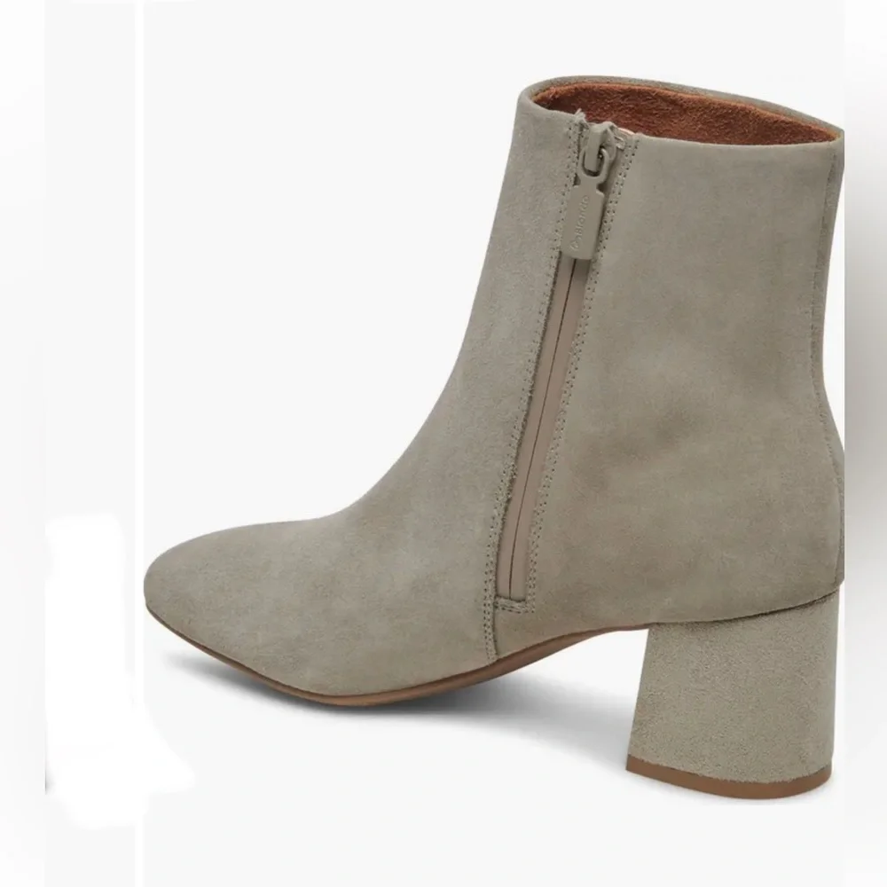 Aqua College gray suede ECHO fallen rocks waterproof ankle heeled boots Size 7.5